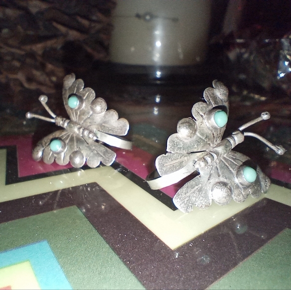 Mexican Sterling Silver & Turquoise Vintage Screw Back Earrings - Picture 7 of 16